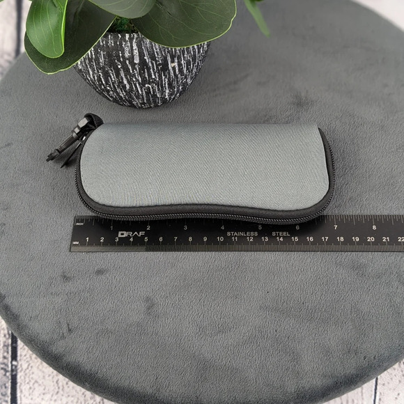 Grey neoprene zippered glasses sunglasses case with clip - Picture 3 of 5